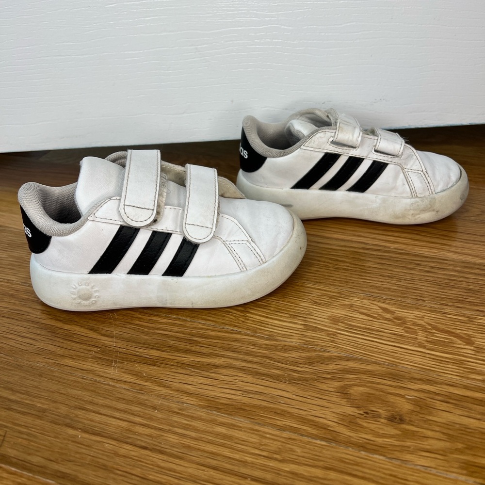Adidas Kids Velcro Sneakers Size 8K | Play Shoes / Daycare Pair - Picture 4 of 7
